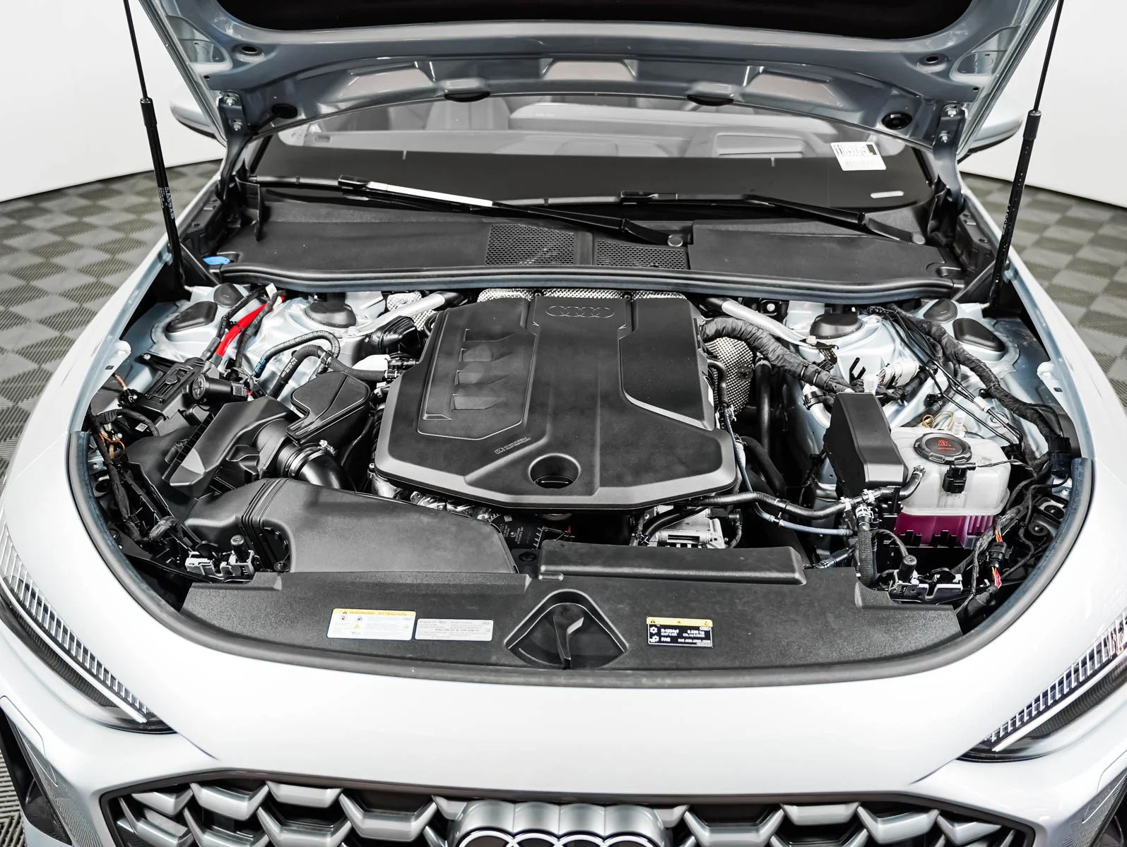 Used 2025 Florett Silver Metallic Audi Premium Plus image 3