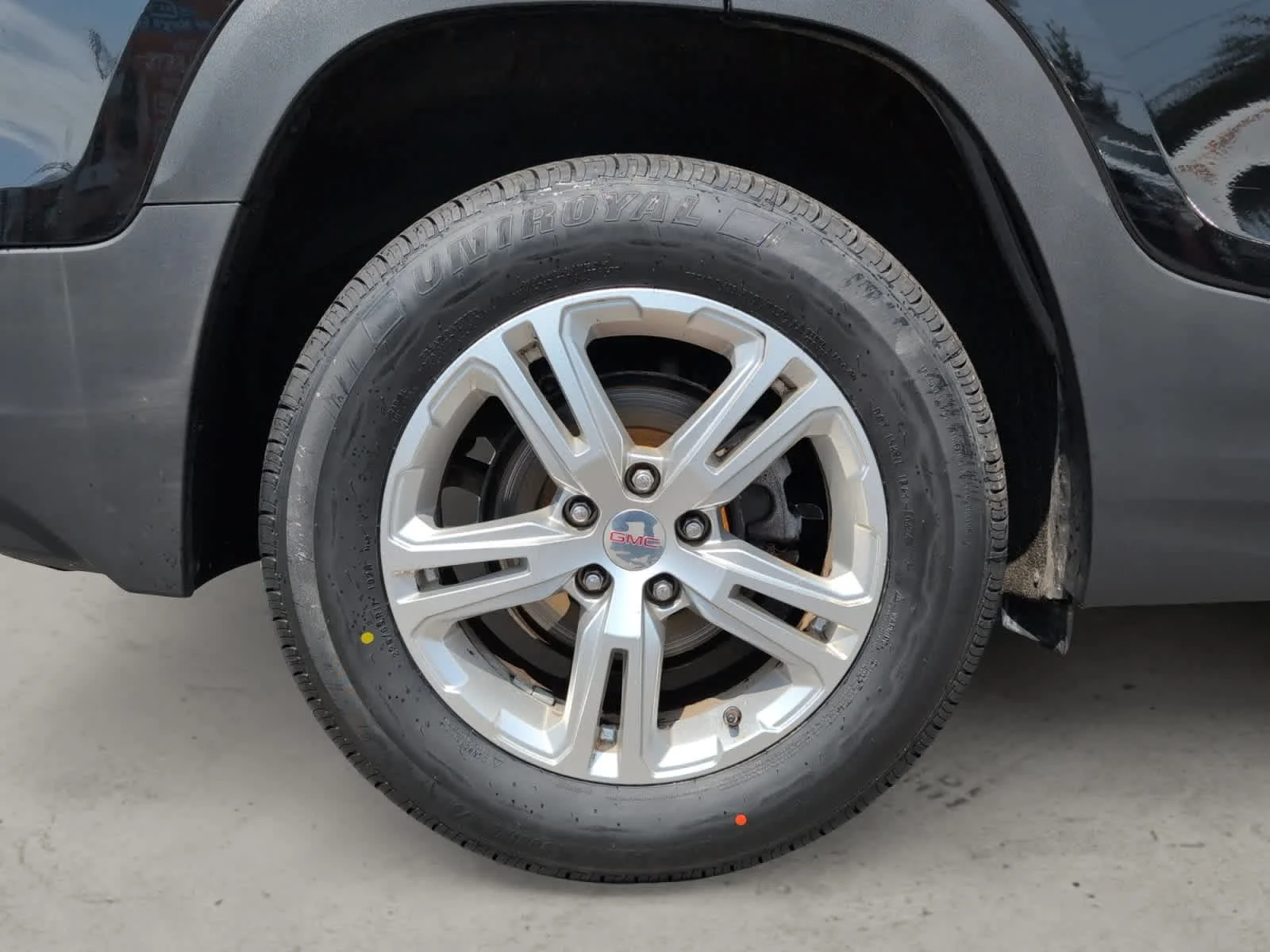 Used 2019 Ebony Twilight Metallic GMC SLE image 9