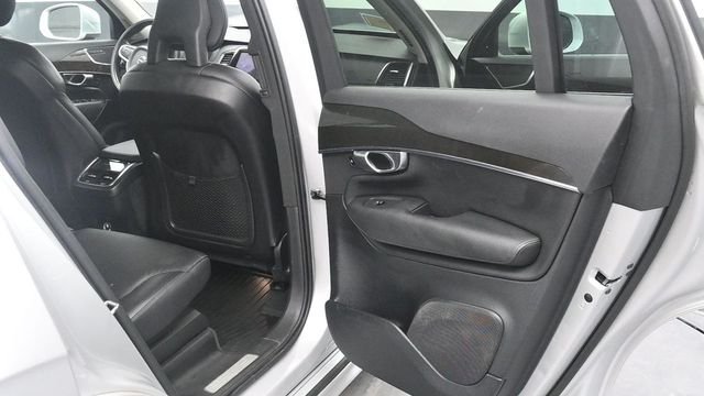 Used 2018 Silver Volvo T6 Momentum image 17