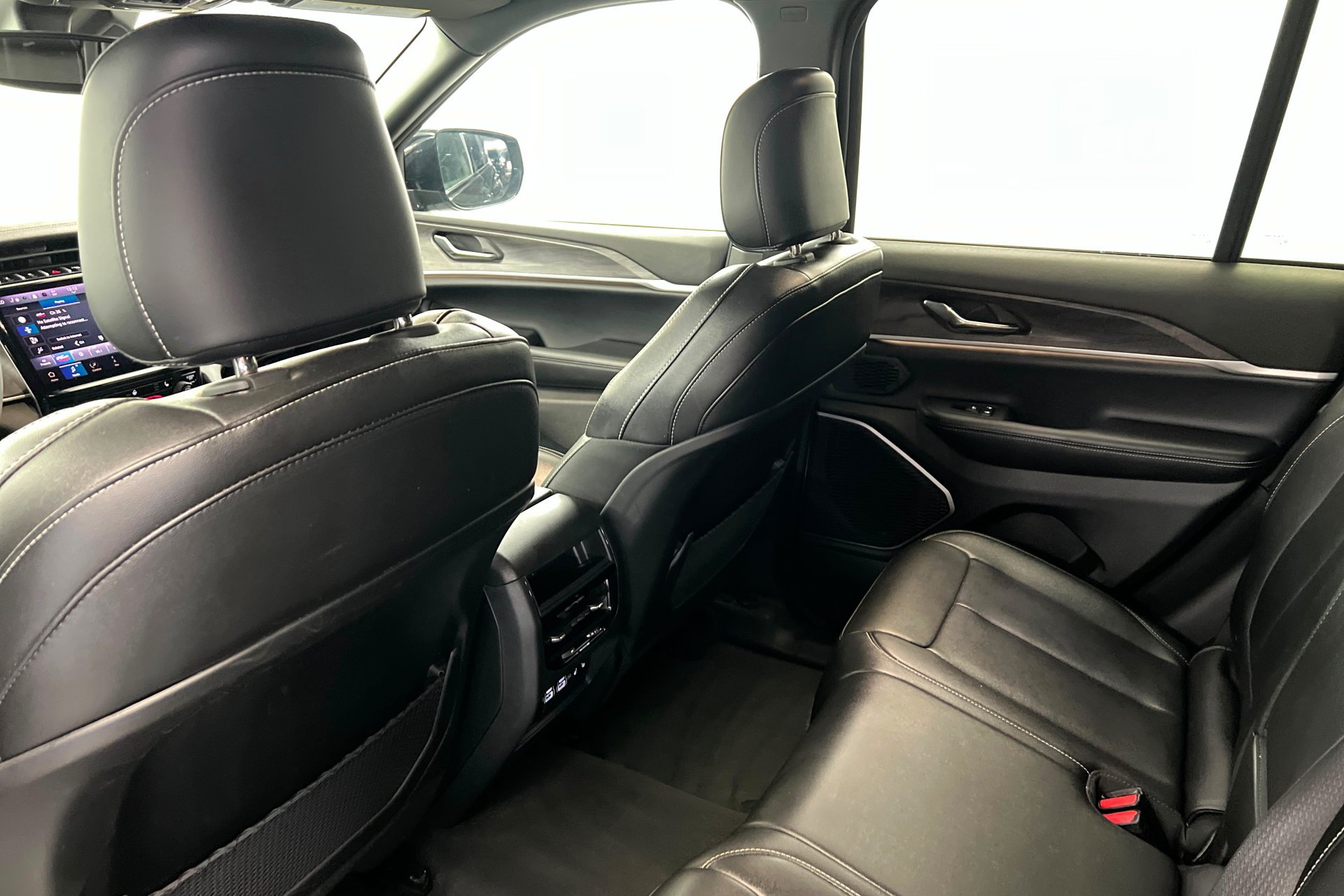 Used 2024 Diamond Black Crystal Pearlcoat Jeep 4xe image 21