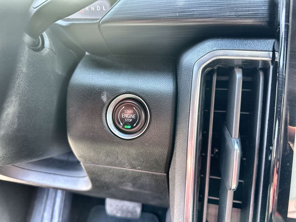 Used 2025 Summit White GMC Elevation image 17