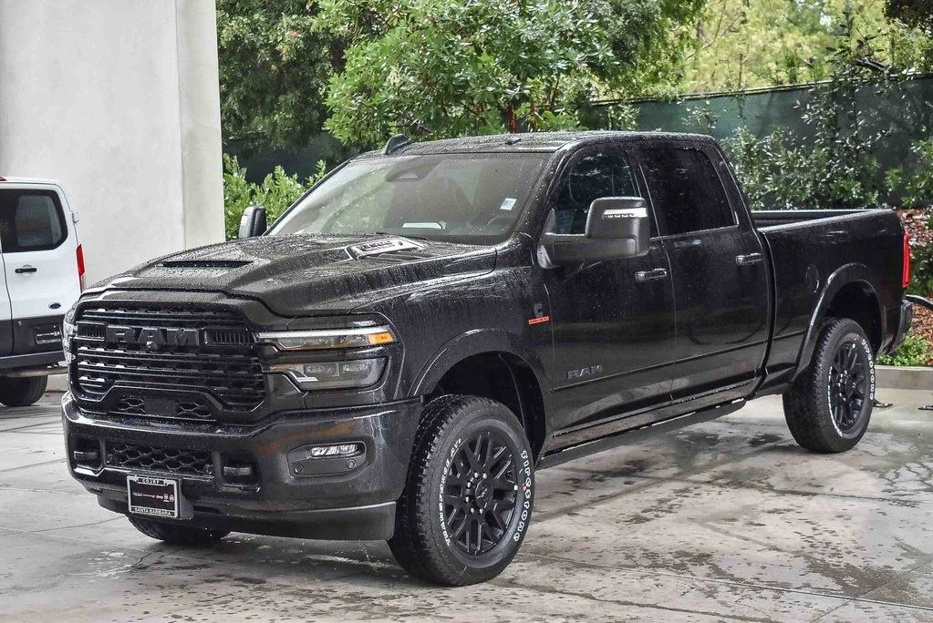 New 2026 Diamond Black Crystal Pearl-Coat Exterior Paint RAM Limited image 3