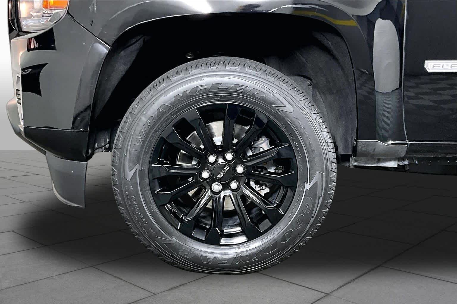 Used 2022 Onyx Black GMC 2WD Elevation image 11