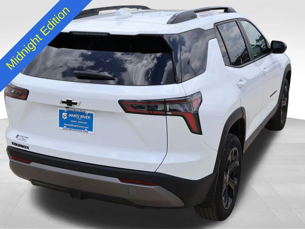 Used 2026 Summit White Chevrolet LT image 5