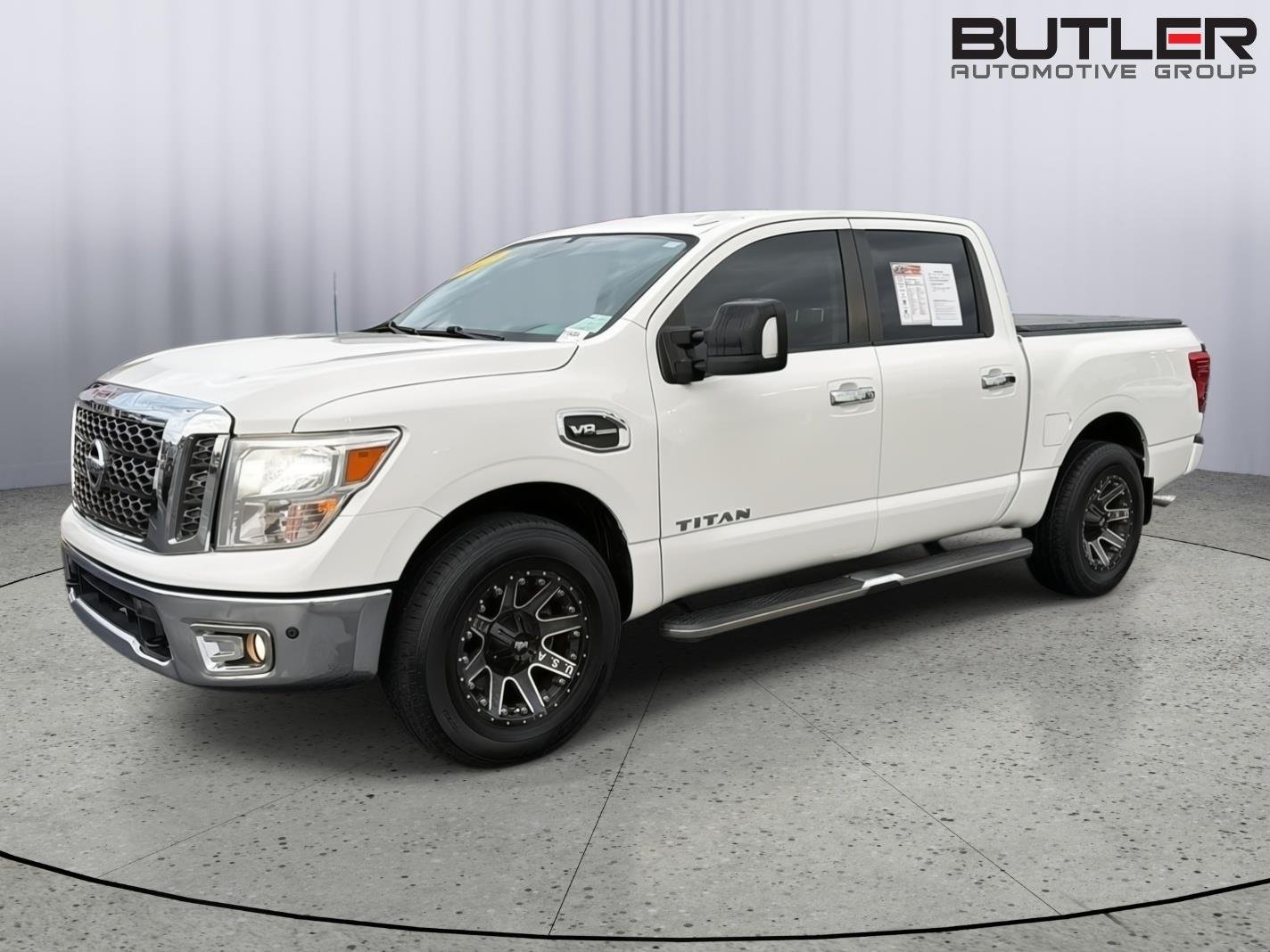 2017 Nissan Titan SV 4X4 Crew Cab's photo