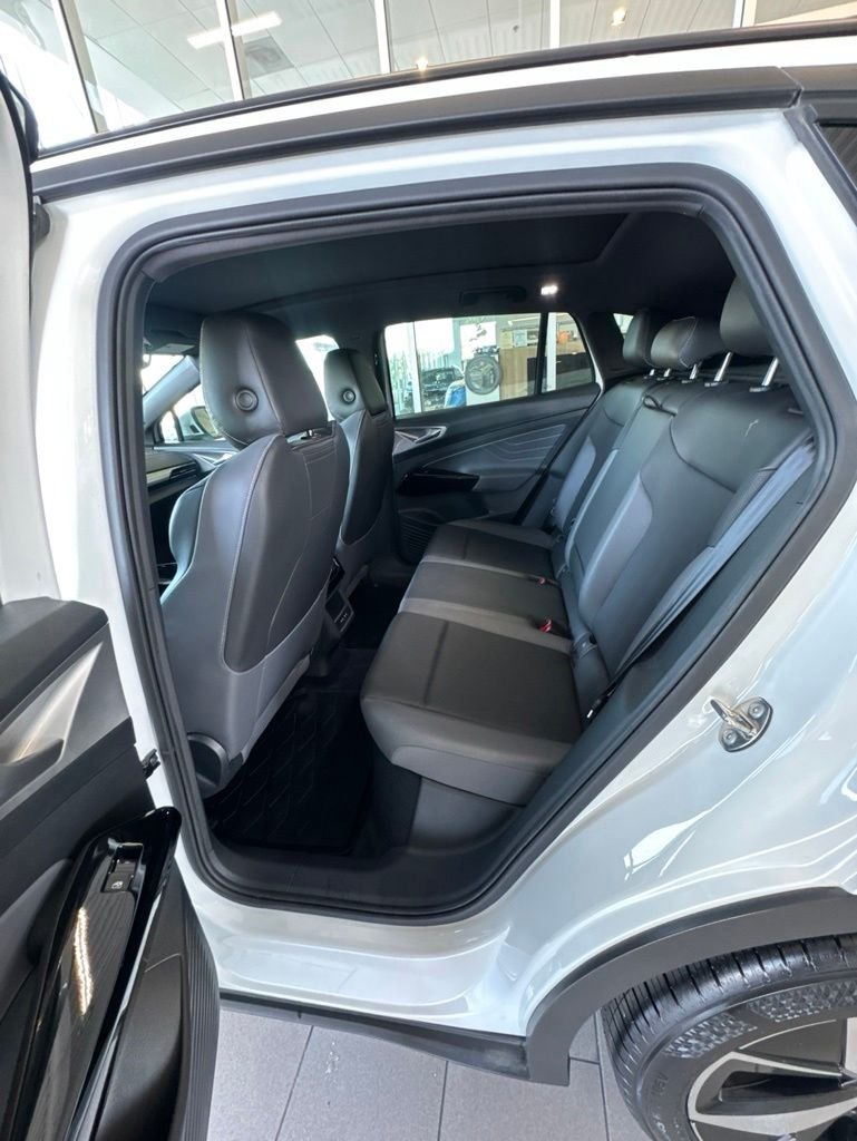 Used 2023 White Volkswagen Pro S image 9