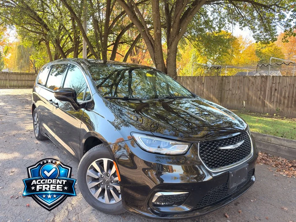 Used 2024 Black Chrysler Select image 1