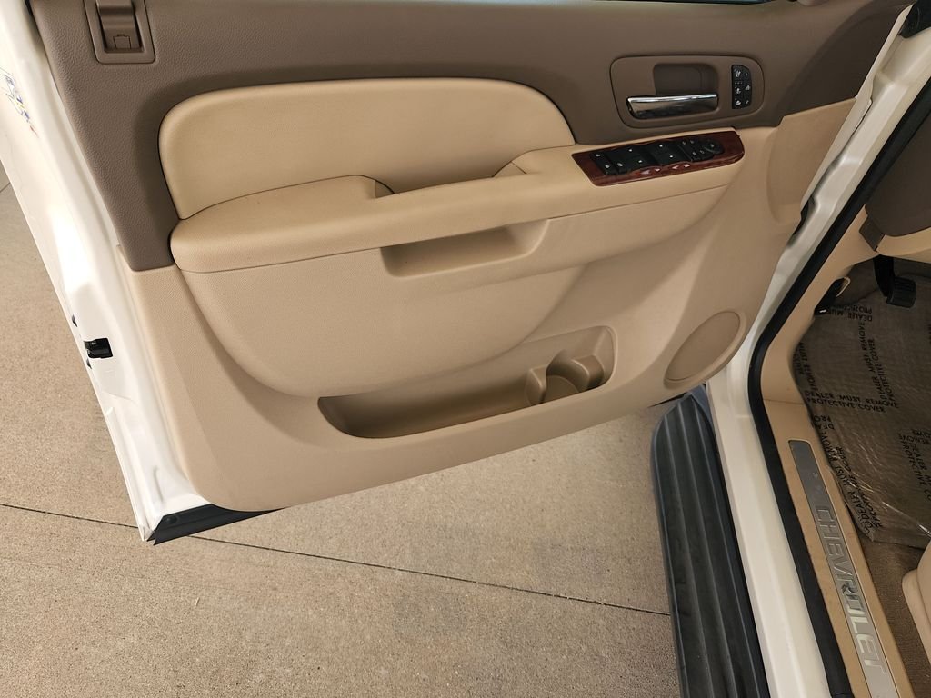 Used 2013 White Chevrolet LTZ image 32