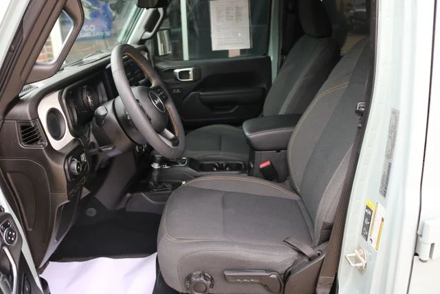 Used 2024 Earl Clearcoat Jeep Sport S image 6