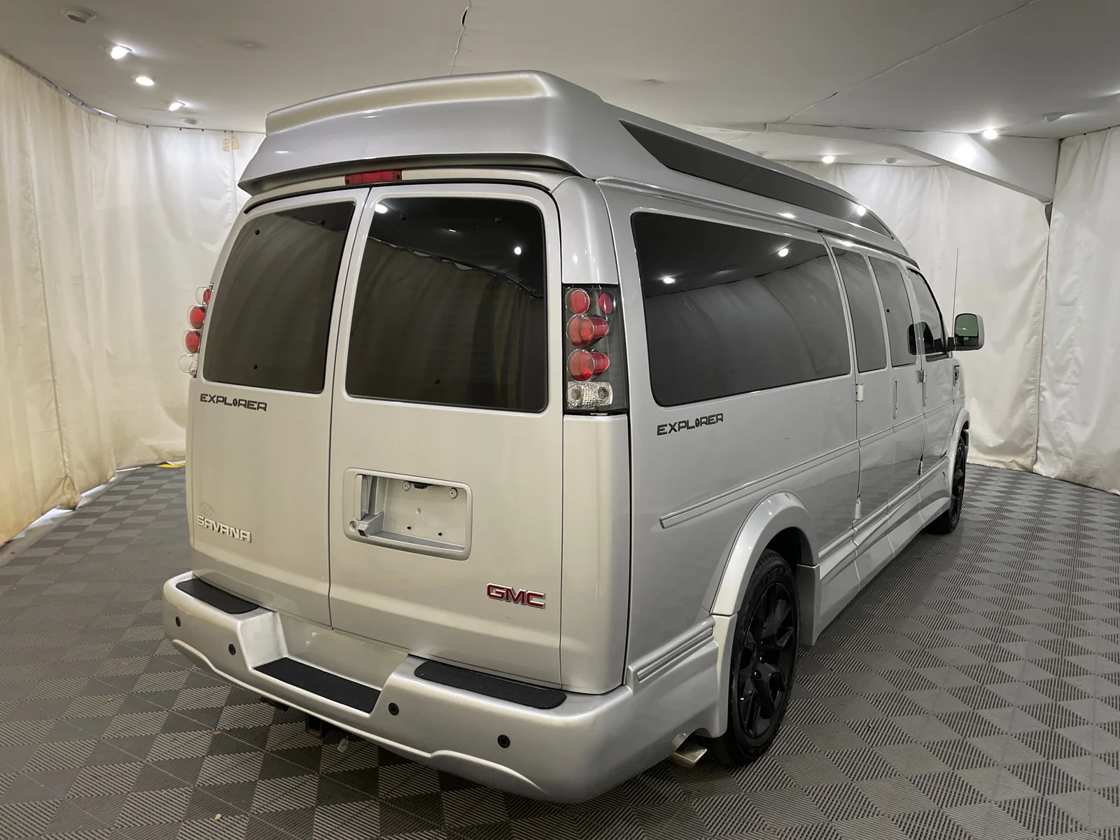 Used 2022 Quicksilver Metallic GMC Work Van image 5
