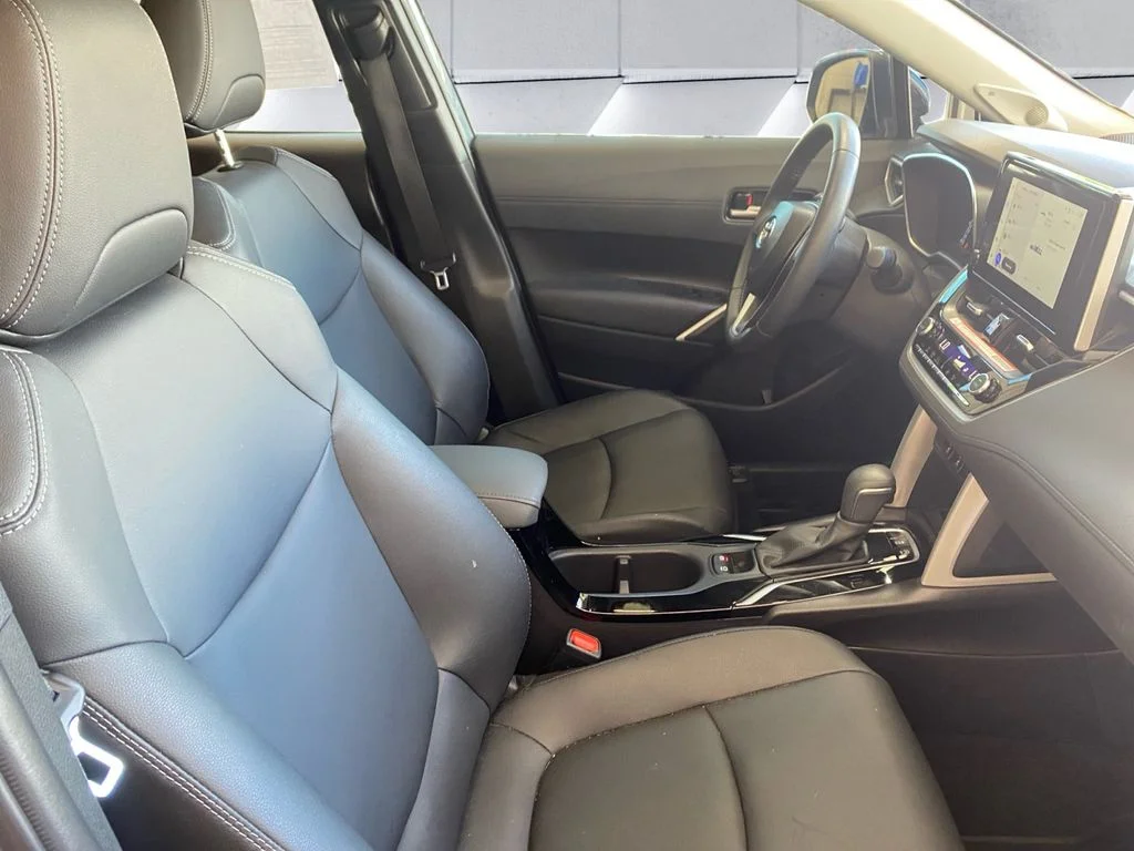 Used 2025  Toyota XLE image 13