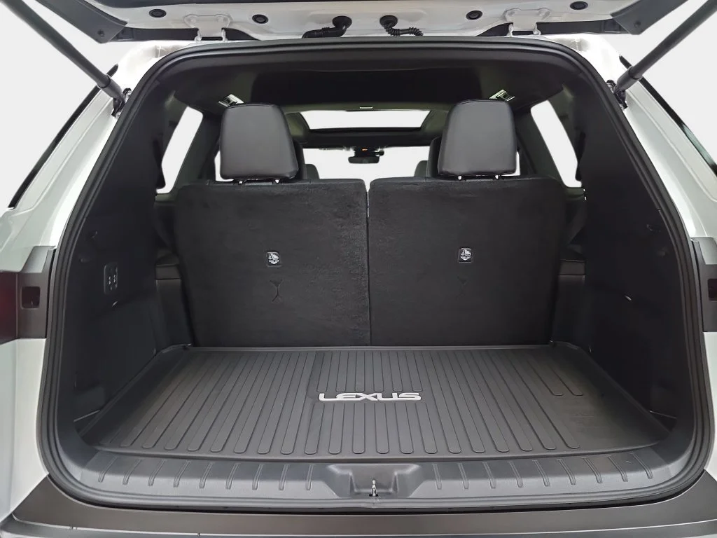 New 2026 Wind Chill Pearl Lexus PREMIUM AWD image 13
