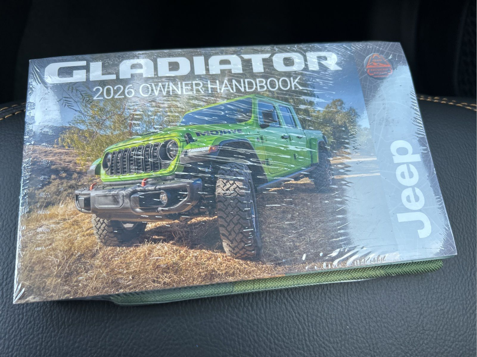 New 2026 Granite Crystal Metallic Clearcoat Jeep Sahara image 18