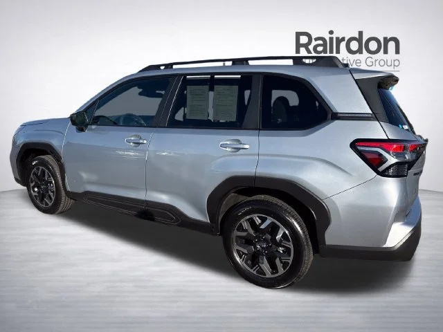 Used 2025 Ice Silver Metallic Subaru Premium image 5
