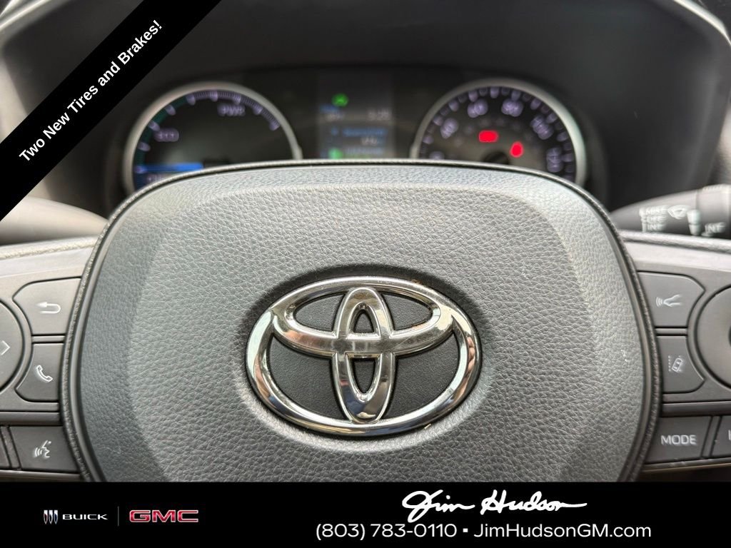 Used 2022 Silver Toyota XLE image 28
