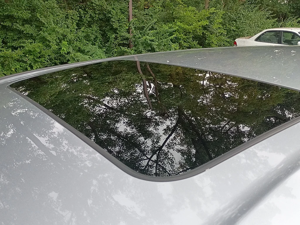 Certified Used 2025 Solar Silver Metallic Honda EX image 27