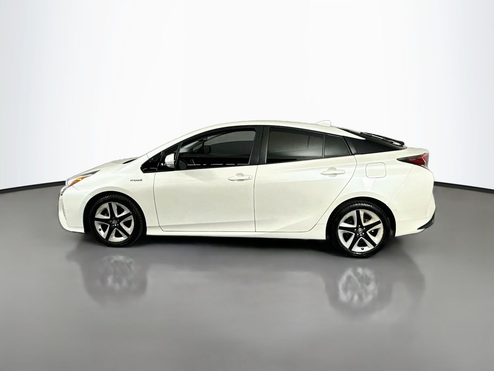 Used 2016 Blizzard Pearl Toyota Four Touring image 4