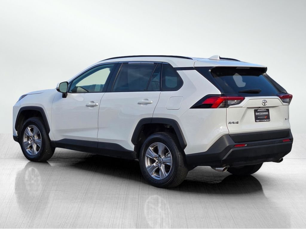 Used 2025 Ice Cap Toyota XLE image 8