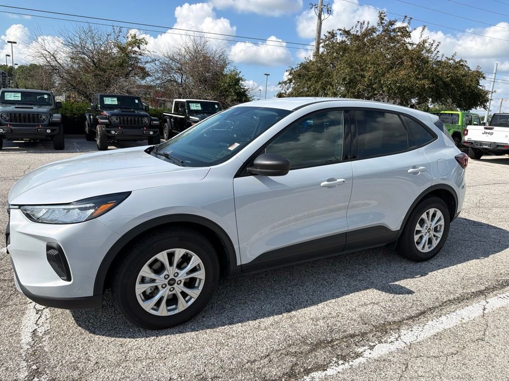 Used 2025 Silver Ford Active image 2