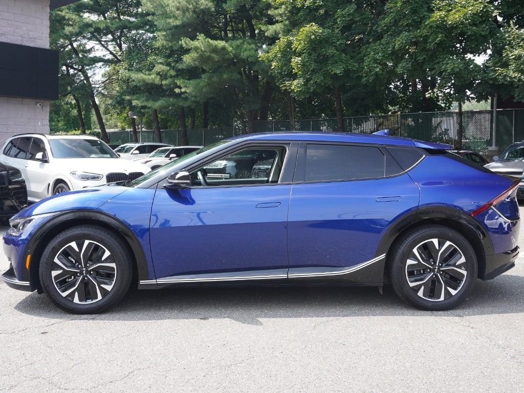 Used 2024 Blue Kia Wind image 18