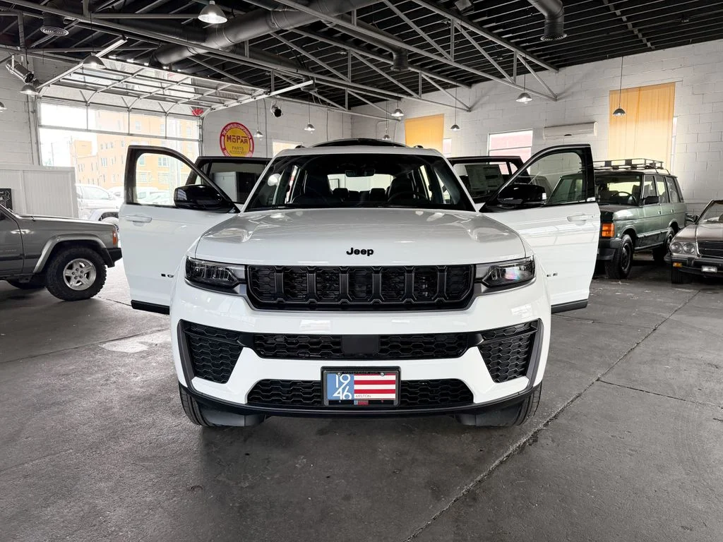 New 2026 White/off-white Jeep Laredo image 6
