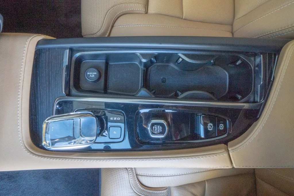 Used 2023 Silver Volvo Ultimate image 10