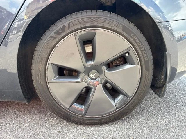 Used 2021  Tesla Long Range image 26