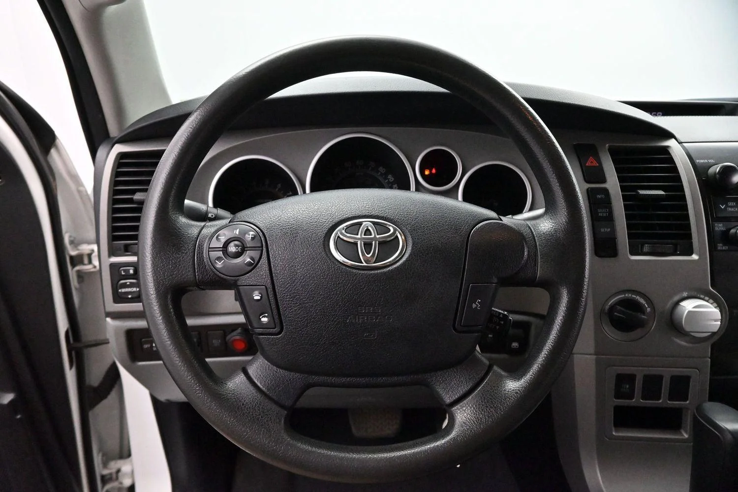 Used 2013 Super White Toyota Grade image 14