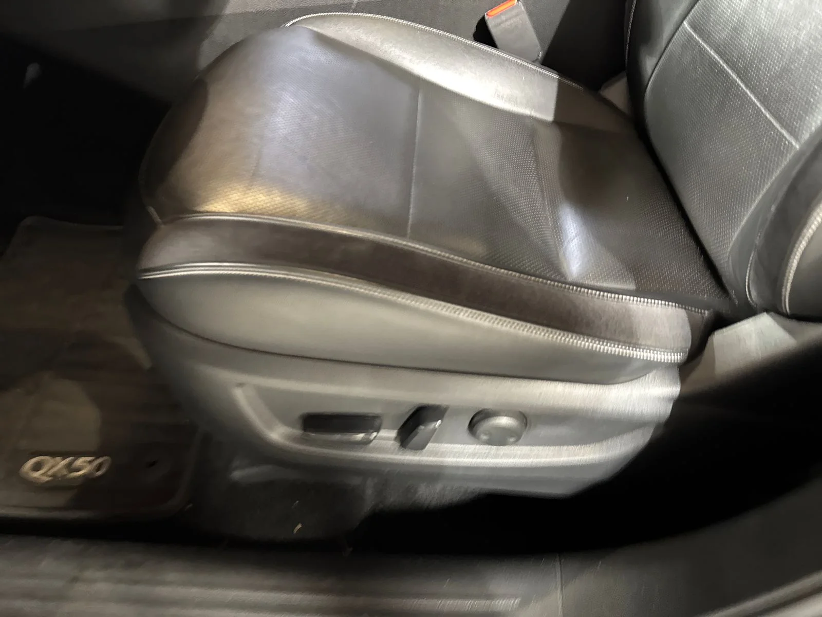 Used 2019  INFINITI ESSENTIAL image 10