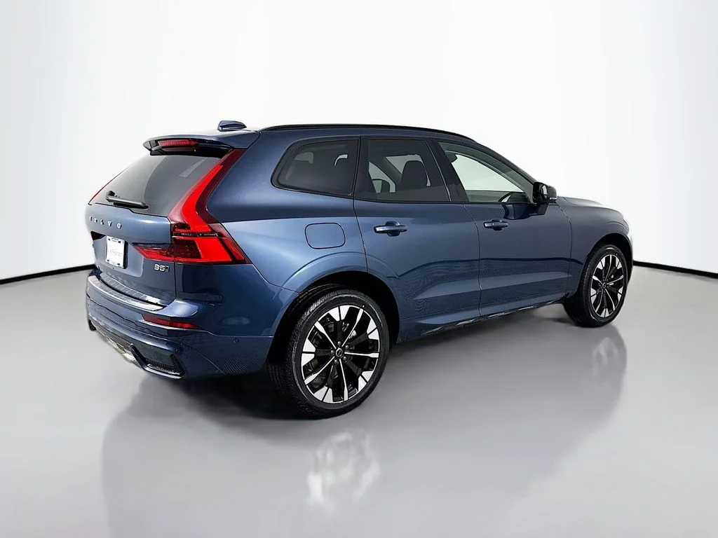 2026 Volvo XC60 Plus - Photo 9