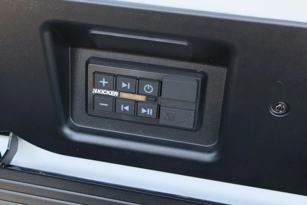Used 2025 White GMC Denali Ultimate image 31