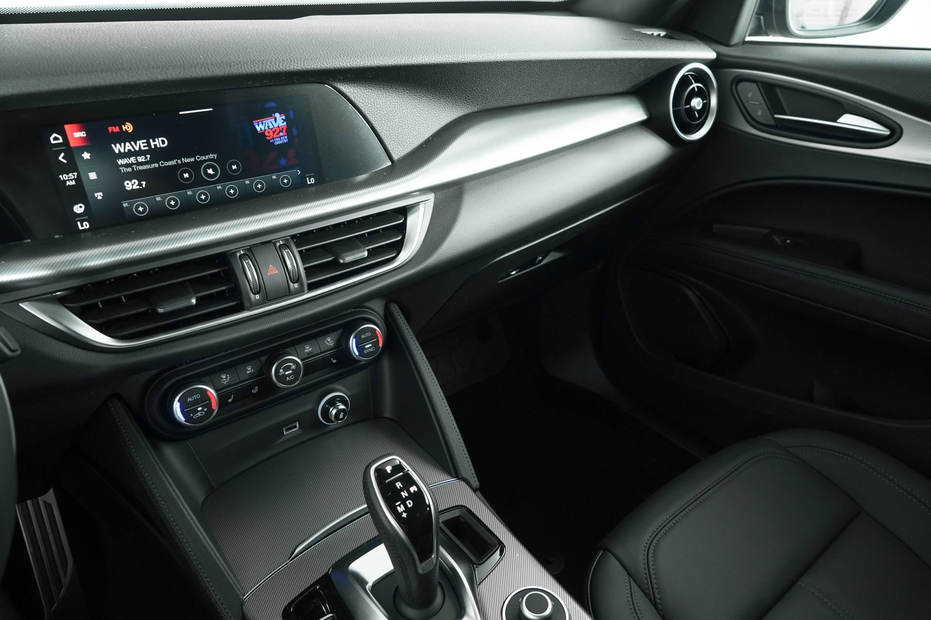 New 2025 Vesuvio Gray Metallic Exterior Paint Alfa Romeo Base image 27