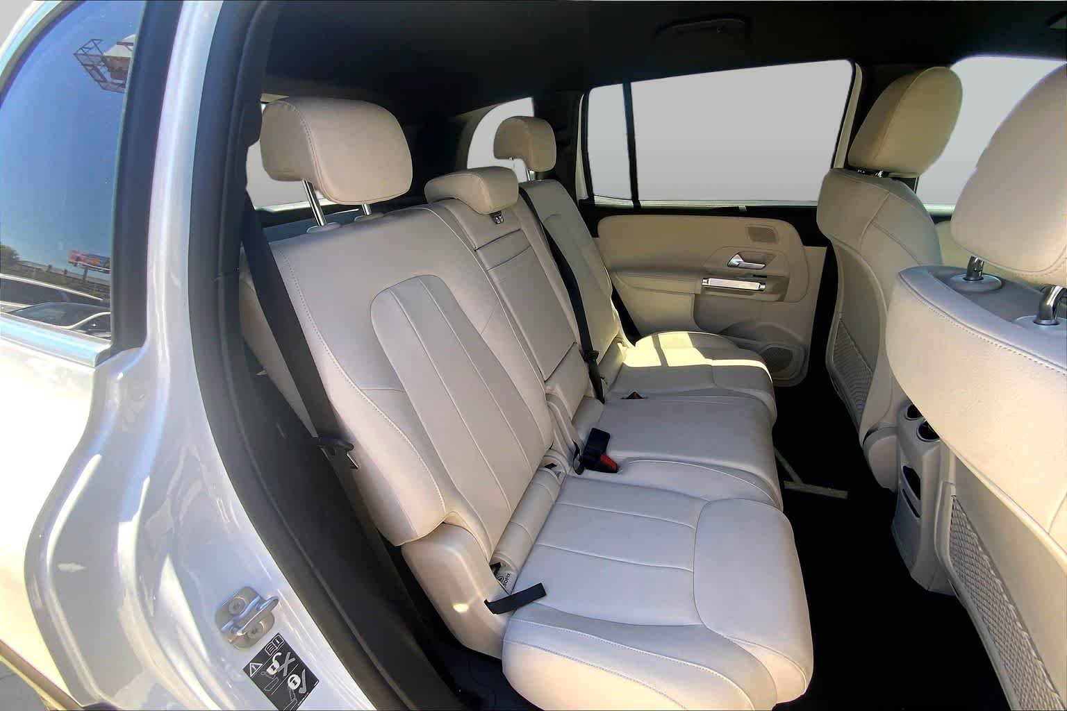 Certified Used 2025 Polar White Mercedes-Benz GLB 250 image 18
