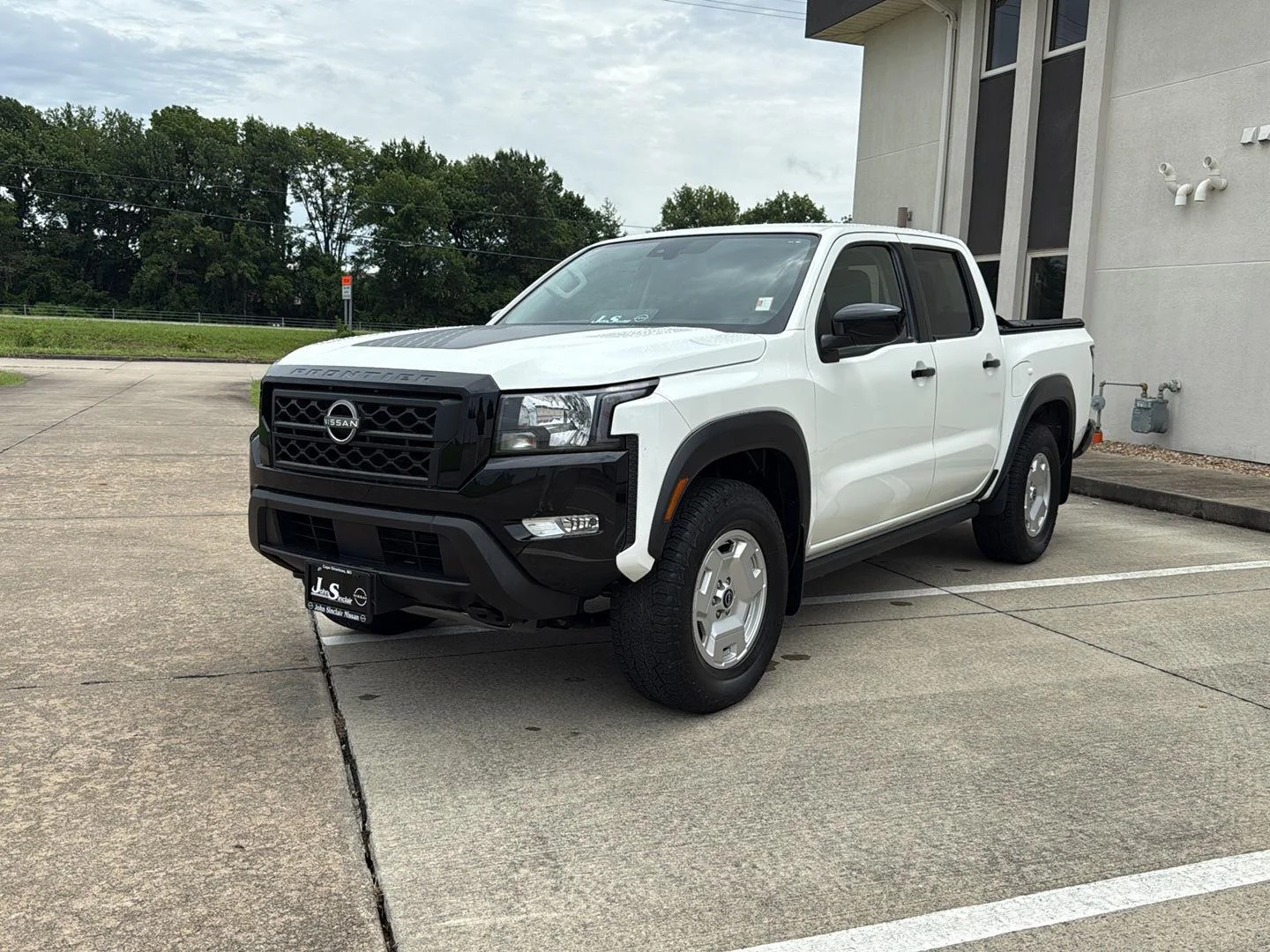 Certified Used 2024  Nissan SV image 3