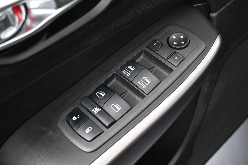 Used 2022 Diamond Black Crystal Pearlcoat Jeep Latitude Lux image 14