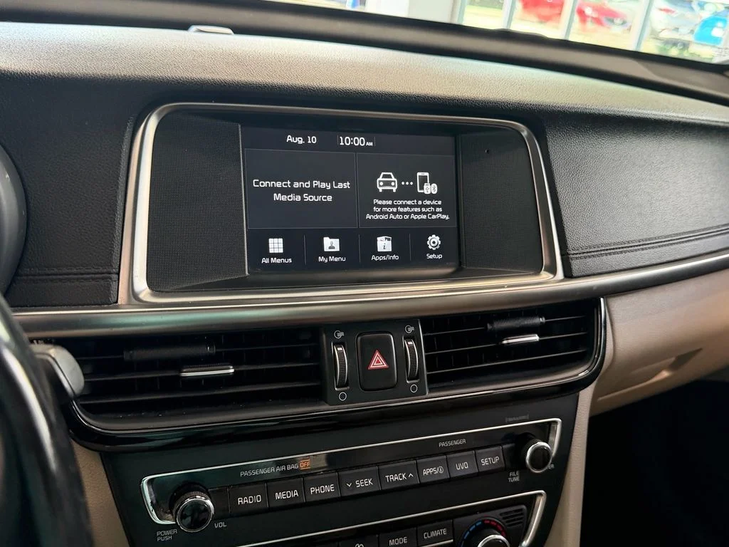 Used 2018 White Kia EX image 18