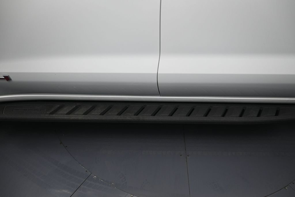 Certified Used 2022 Summit White GMC AT4 image 9