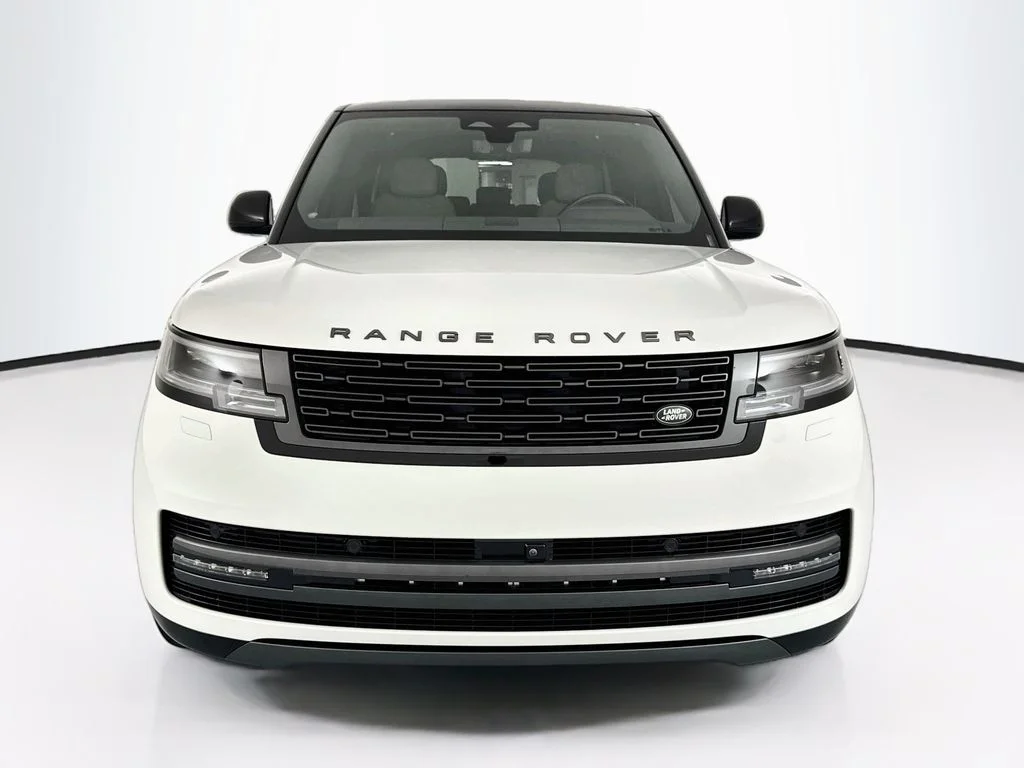 Used 2025 White Land Rover SE image 2