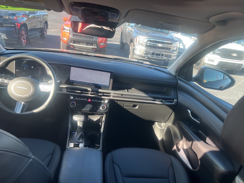 Used 2025 Black Hyundai SEL Convenience image 26