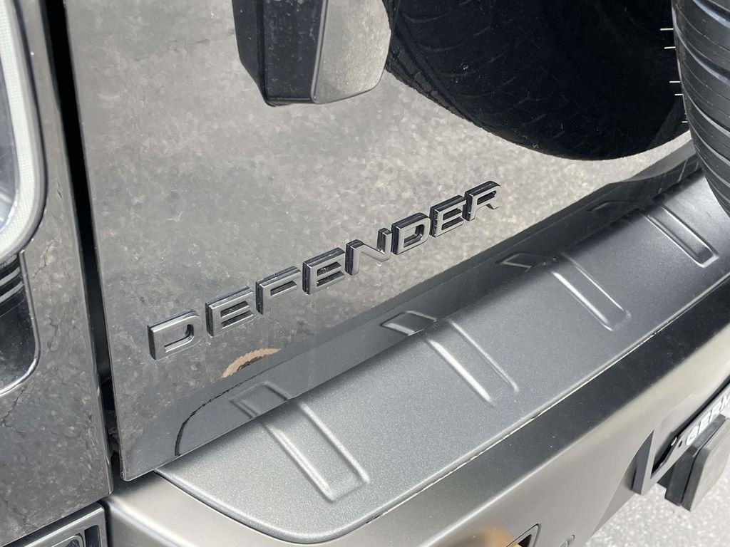 Certified Used 2025 Gondwana Stone Metallic Land Rover OCTA image 8