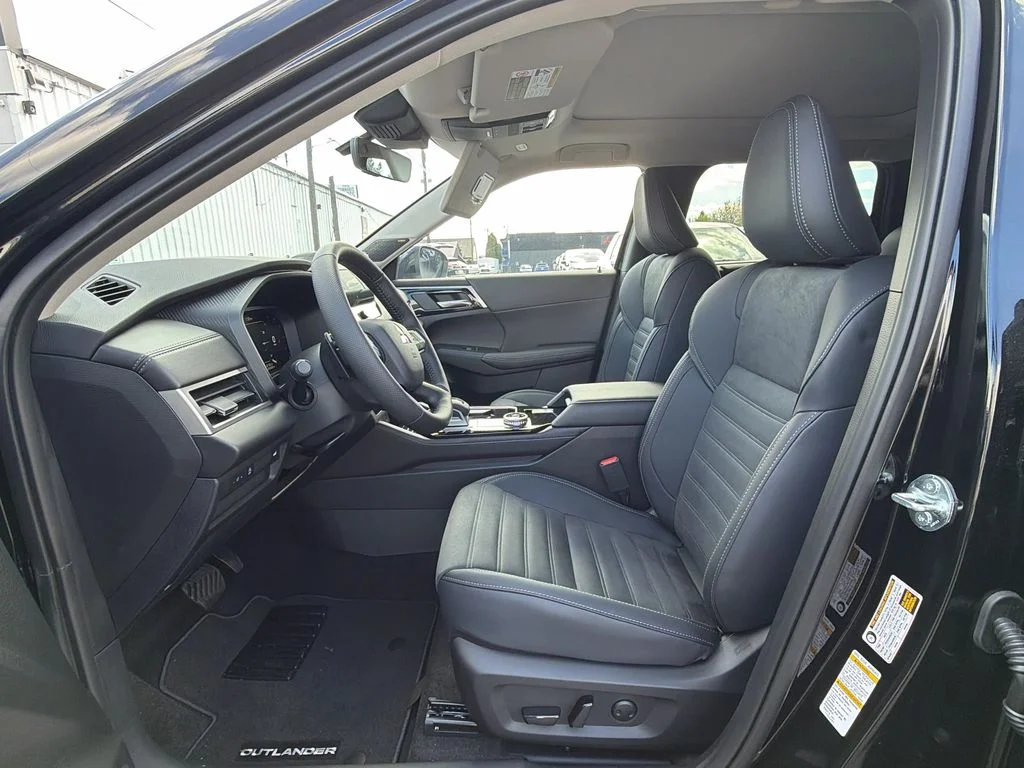 New 2026 Black Mitsubishi LE image 11
