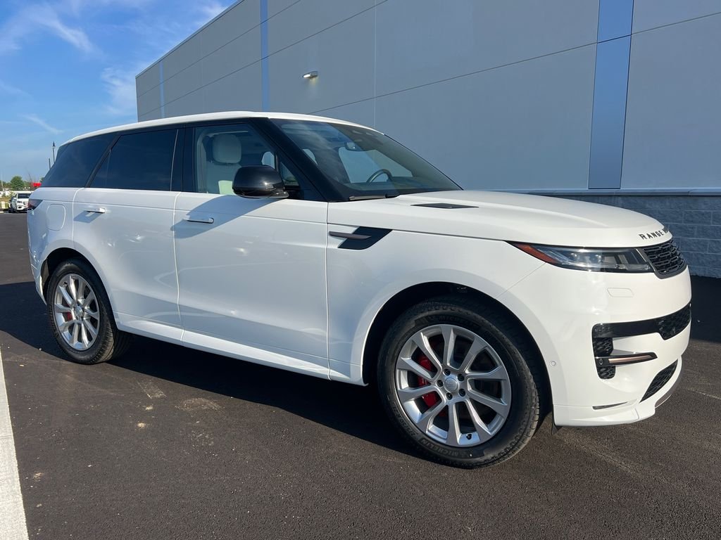 Used 2024 White Land Rover Dynamic SE image 2