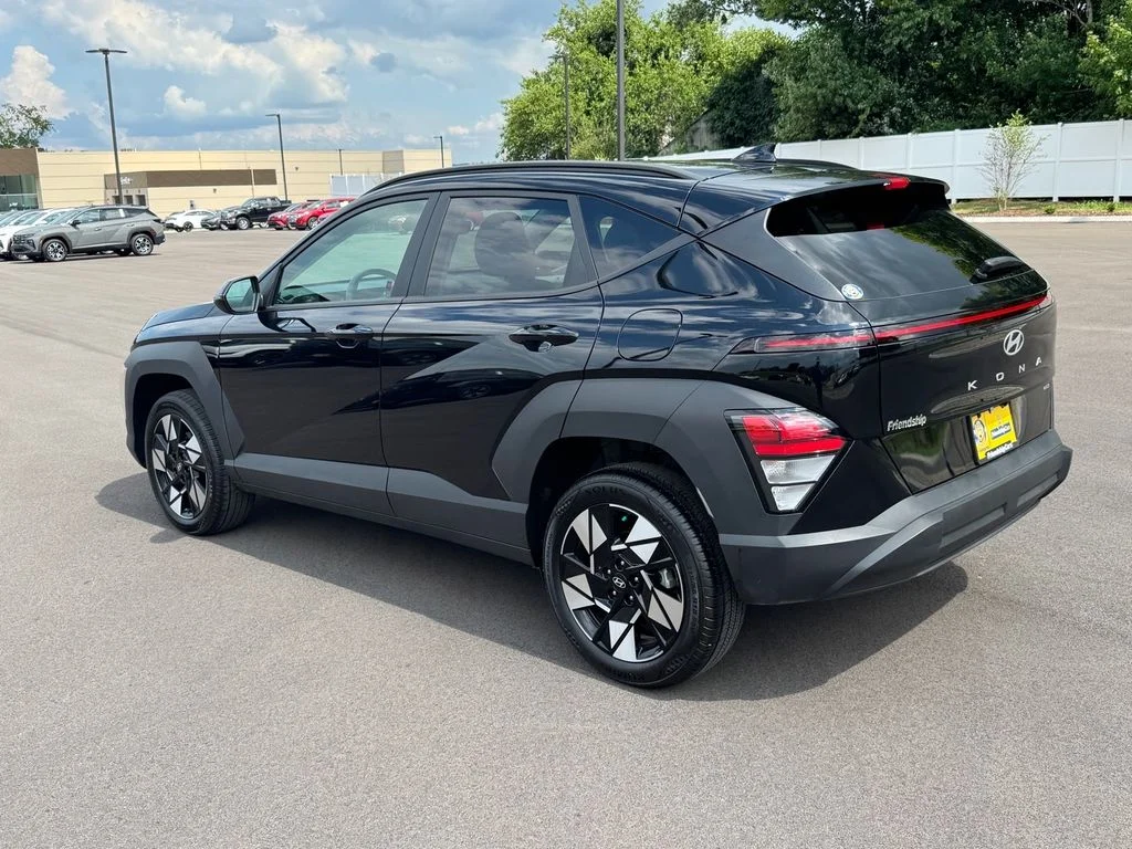 Used 2025 Black Hyundai SEL Convenience image 5