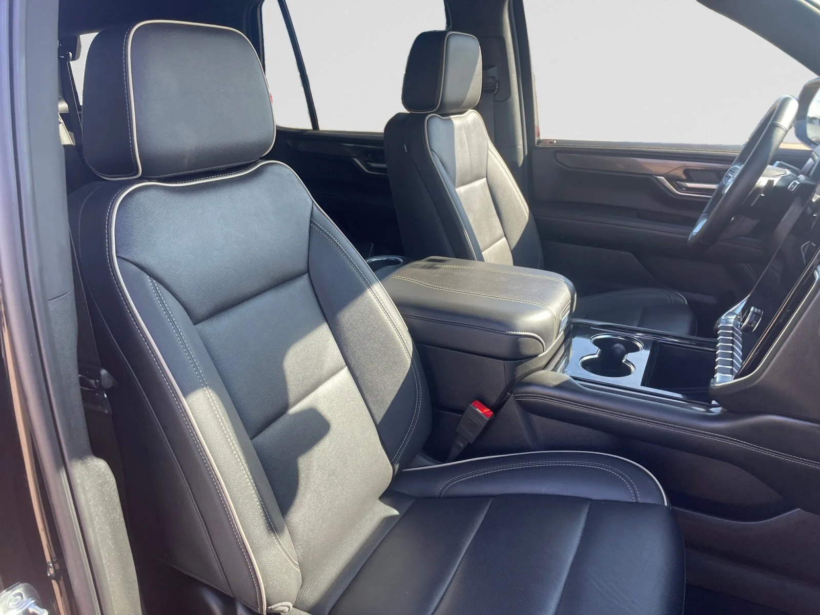 Used 2025 ONYX BLACK GMC Elevation 4WD image 13