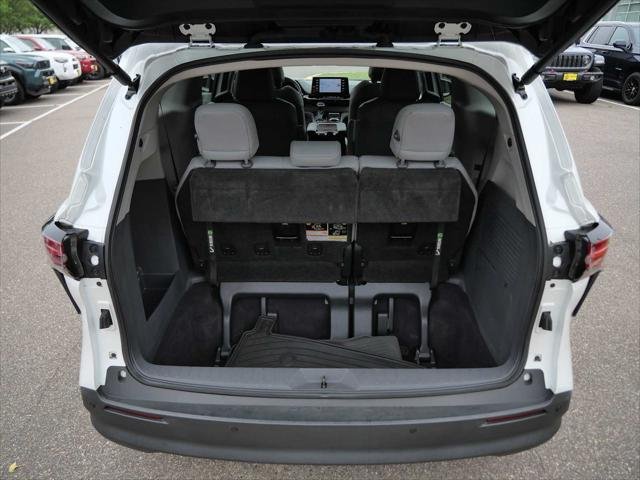 Certified Used 2022 WIND CHILL PEARL Toyota  image 19