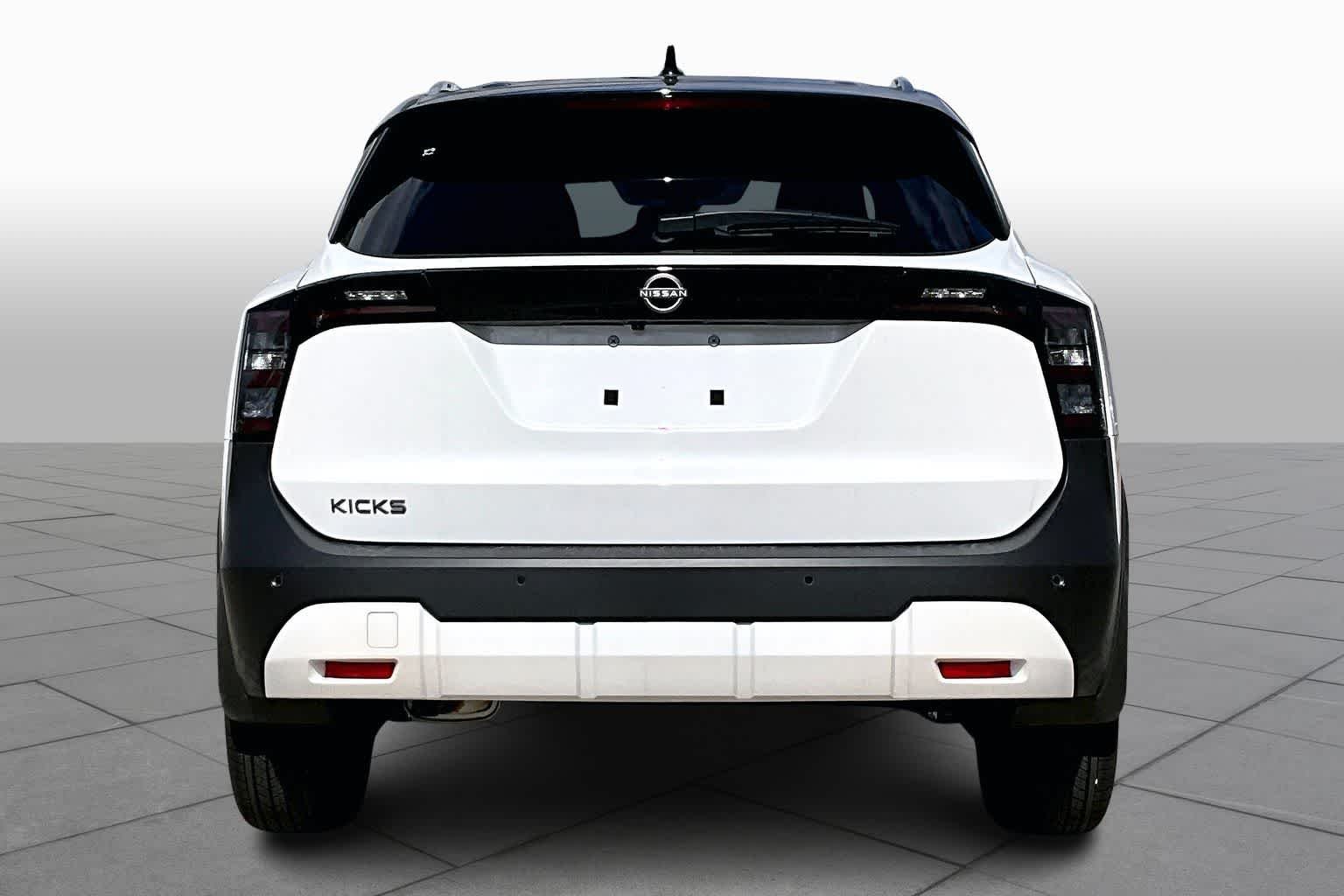New 2026 Aspen White TriCoat / Super Black Two-tone Nissan SV image 4
