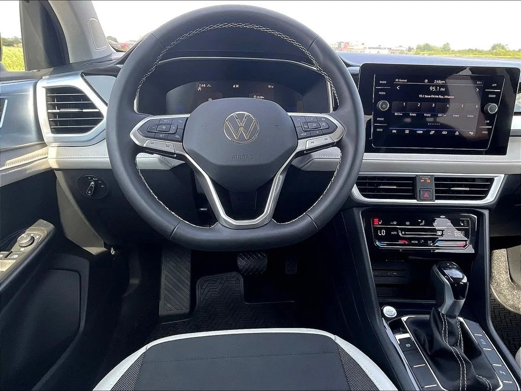 2026 Volkswagen Taos SE - Photo 10
