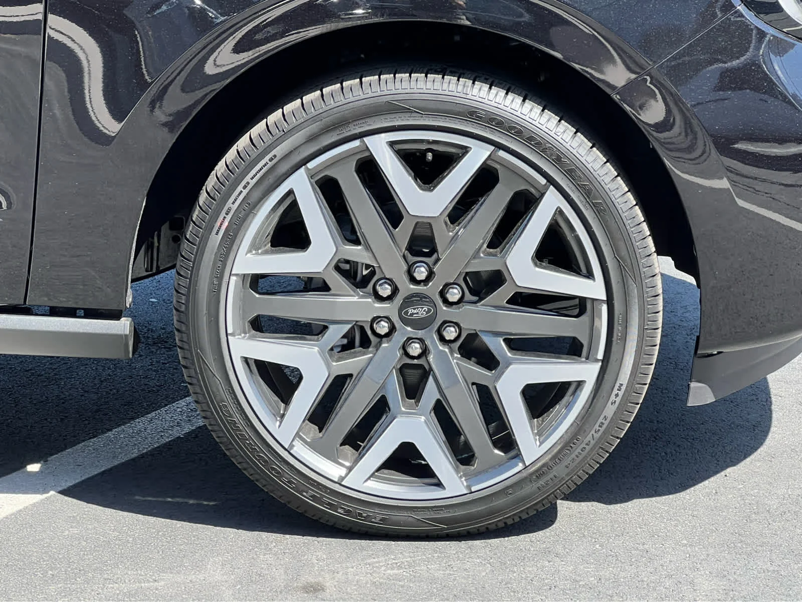 New 2026 Agate Black Metallic Ford MAX Platinum® image 16