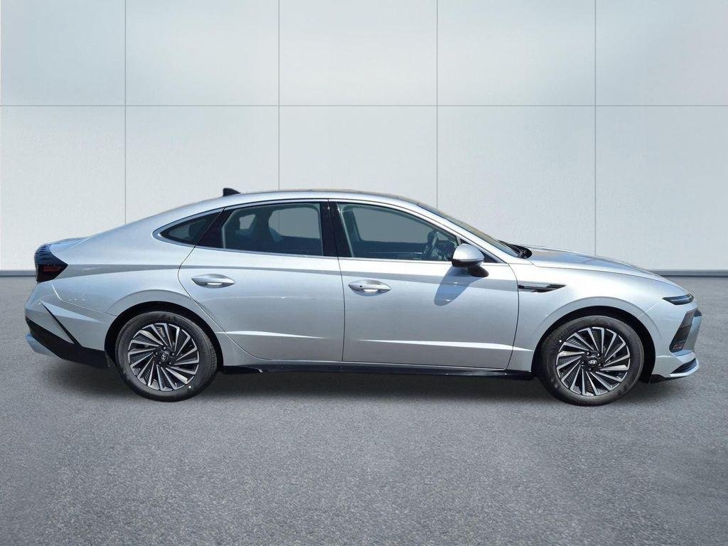 New 2026 Silver Hyundai SEL image 7