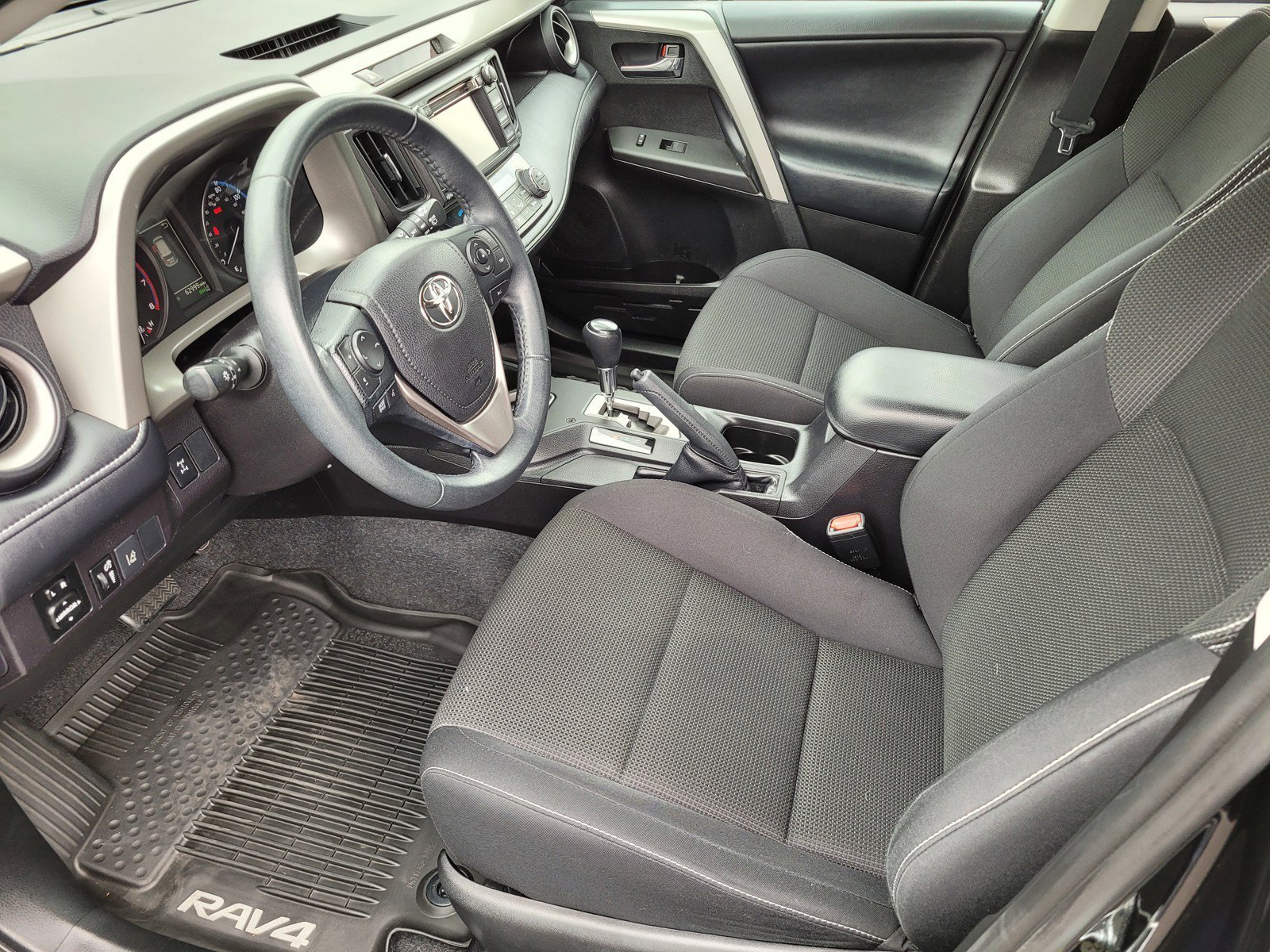 Used 2017  Toyota XLE image 15